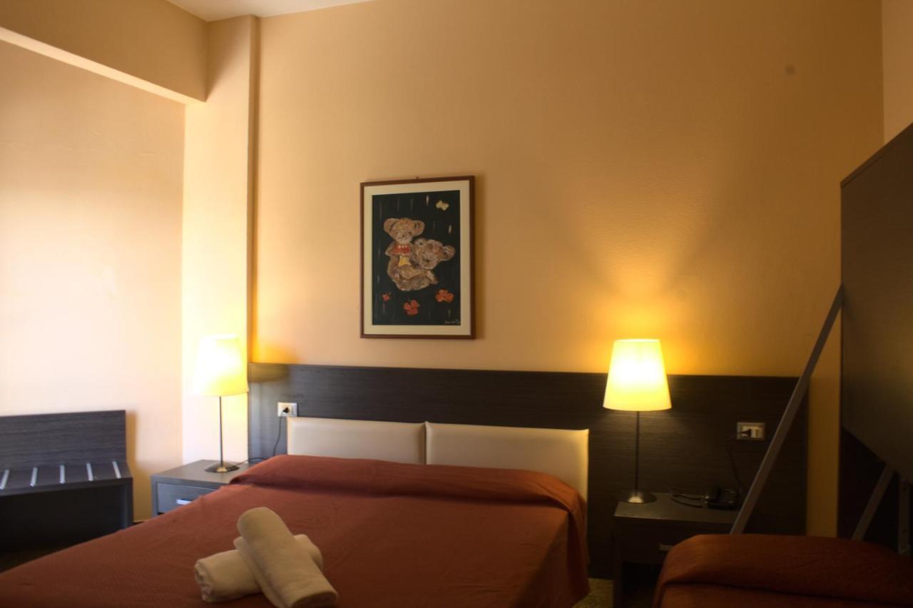 Hotel Palace Varazze Buitenkant foto