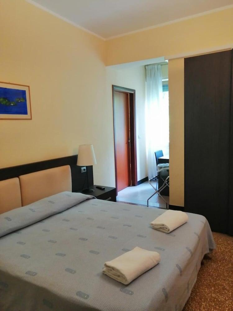 Hotel Palace Varazze Buitenkant foto
