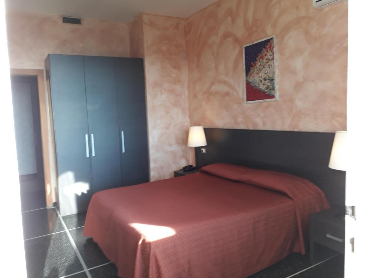 Hotel Palace Varazze Buitenkant foto