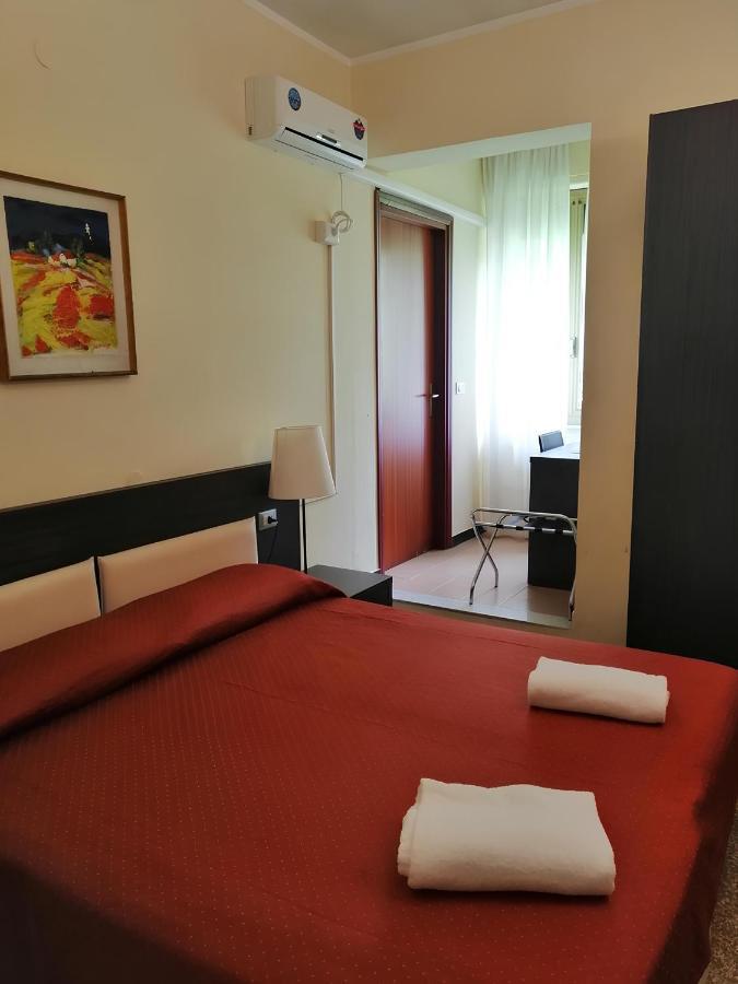 Hotel Palace Varazze Buitenkant foto