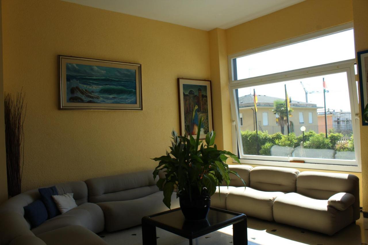 Hotel Palace Varazze Buitenkant foto