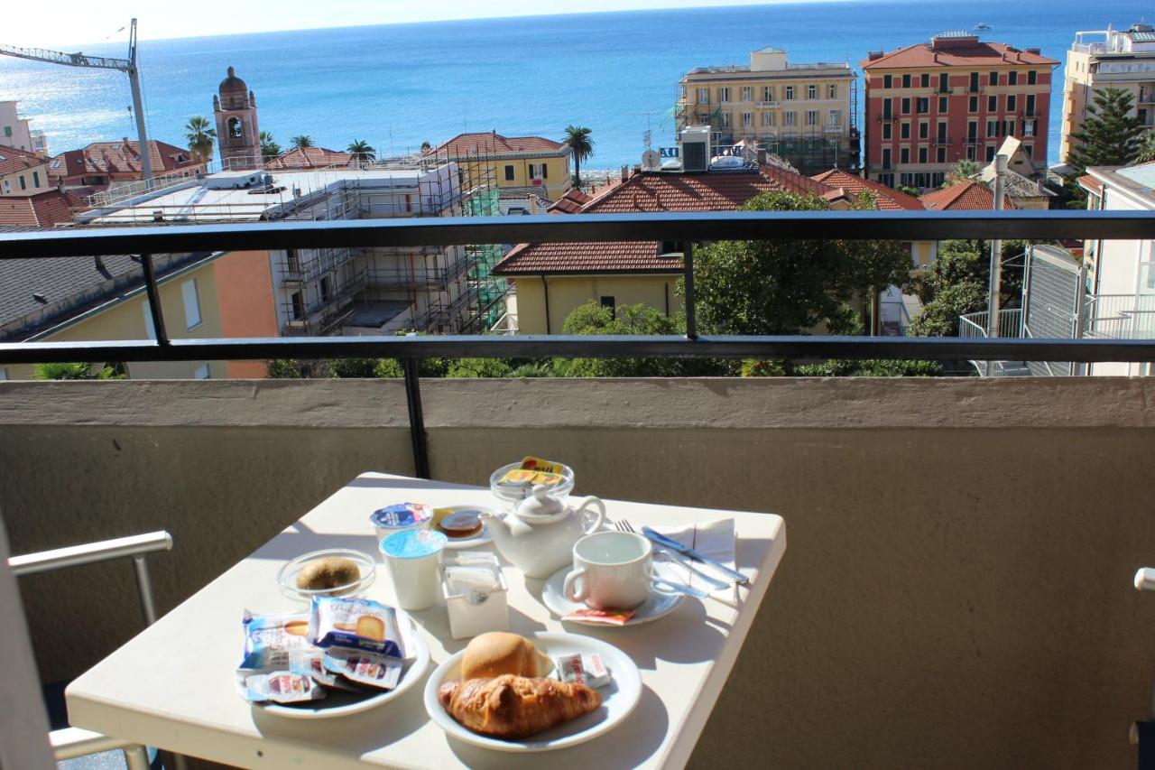 Hotel Palace Varazze Buitenkant foto